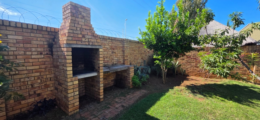 2 Bedroom Property for Sale in Heuwelsig Free State
